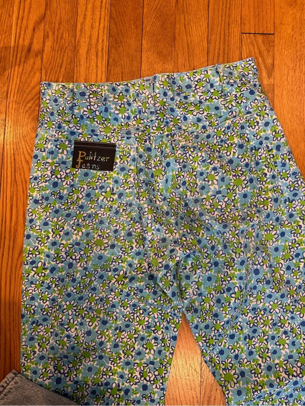RARE Lilly Pulitzer Men’s Stuff Jeans blue/green floral print flare pants